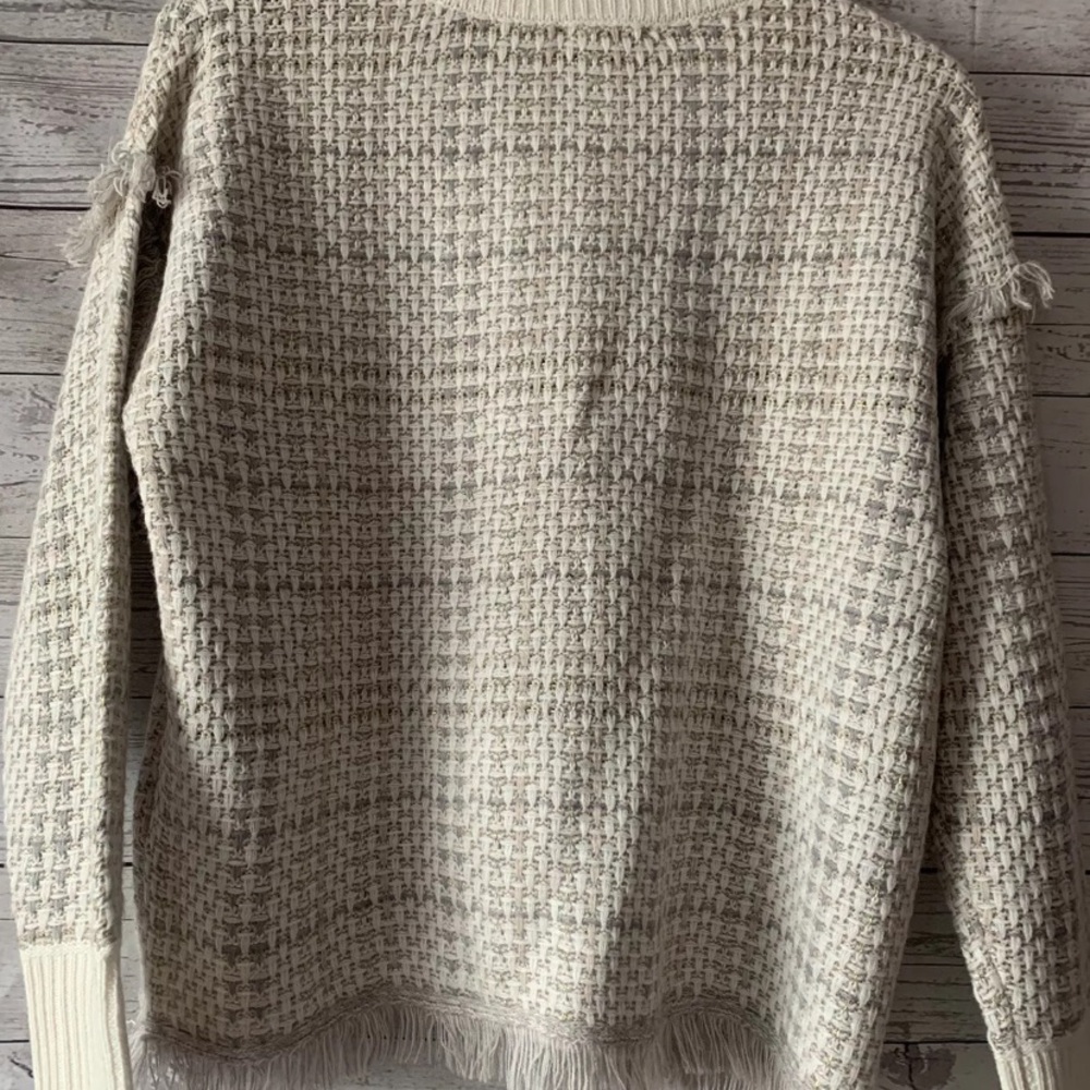 DKNY Women’s Sz Medium Cream Metallic Fringe Loose Fit Pullover Casual Sweater - Picture 2 of 6